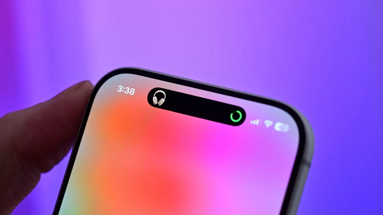 iPhone growth defies the smartphone market's worst second quarter in 13 years