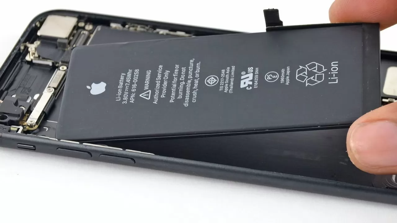 No, EU iPhones won't have a removable battery door in 2027